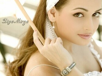 Seductive Actress Diya Mirza Hot Close Up Wallpaper Photos