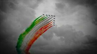 Tricolor Wallpaper Group