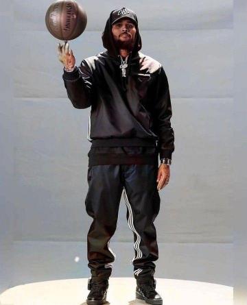 Chris Brown In Breezy Pictures