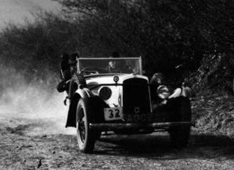 Voiture De Gangster Et Chemin Terre Wallpaper