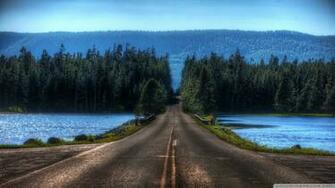 Road In Yellowstone Montana Wallpaper