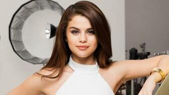 Selena Gomez HD Wallpaper Stream