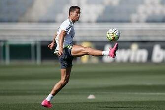 The Reason Why Ronaldo Doesn T Wear Black Boots