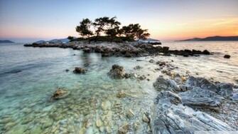 Small Island HDr Wallpaper