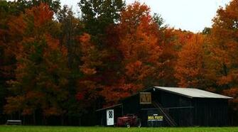 Old Mail Pouch Barn Screensaver Wallpaper