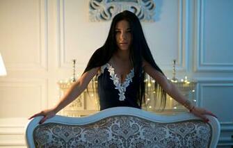 Wallpaper Chest Look Girl Face Pose Glare Sweetheart Model