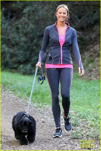 Stacy Keibler Takes George Clooney S Dog For A Walk Photo