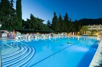 Swimming Pools Hotel Wallpaper