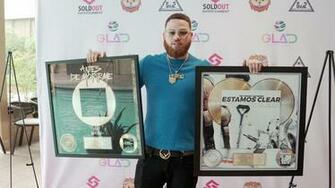 Miky Woodz Celebra Disco Platino Y Tema Con Wisin Yandel Lo