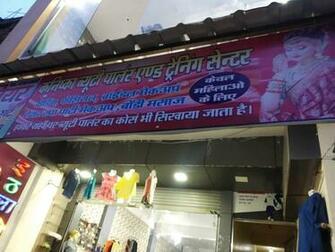 Top Hair Bonding Beauty Parlours In Guna Best