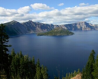 Crater Lake Wizard Island Wallpaper