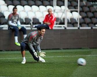 Hugo Lloris Image Training In Donetsk