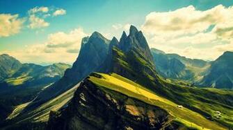 Fertile Green Mountains Wallpaper