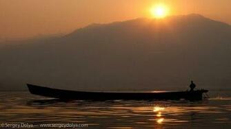 HD Long Boat Wallpaper