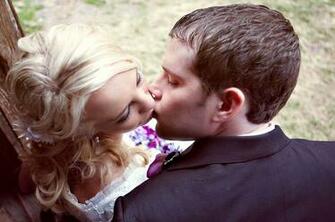 Happy Kiss Day Wallpaper HD Smooch Kissing Pictures