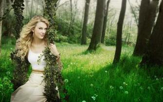 Taylor Swift Fashion HD Wallpaper