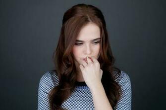 Zoey Deutch HD Desktop Wallpaper