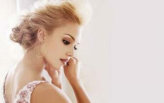 Jessica Alba Wearing Gold Earrings Image HD Famous Wallpaper