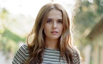 Beautiful HD Zoey Deutch Wallpaper HDwallsource