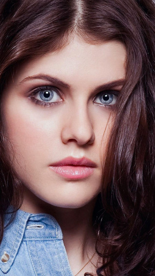 Alexandra Daddario iPhone Wallpaper