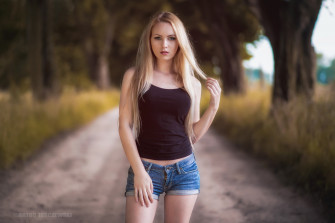 Stylish Blonde Model In Shorts Wallpaper