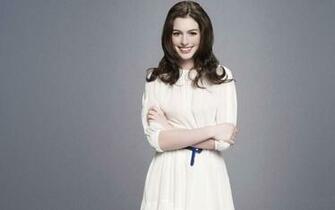 HD Wallpaper Anna Hathway In White Dress With Smi Women S
