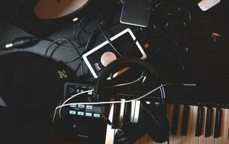Wallpaper Headphones Synthesizer Wires Music