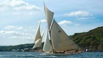 Sailing Wallpaper
