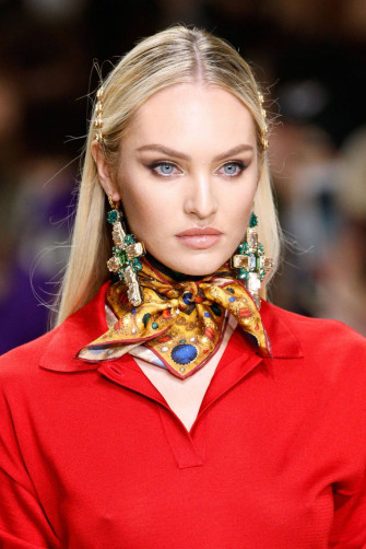 Candice Swanepoel Versace Runway Wallpaper