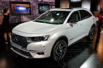 Ds7 Crossback E Tense Hybrid Breaks Cover At Paris Show Car Magazine