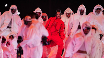 Why Rihanna Isn T Getting Paid To Perform At The Super Bowl