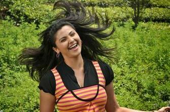 HD Daisy Shah Hot Wallpaper Sunny