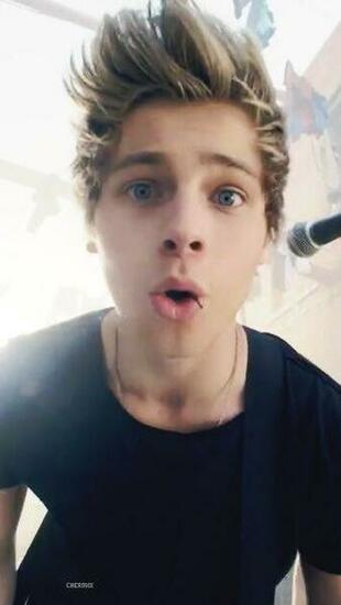 Amp Re Luke Hemmings iPhone Wallpaper Click On