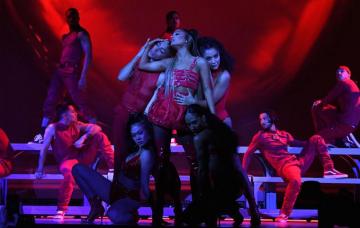 Ariana Grande Kicks Off Sweetener World Tour In New York Pictures