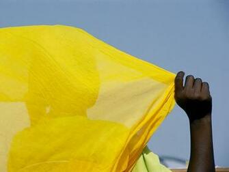 Photo Woman With Yellow Scarf