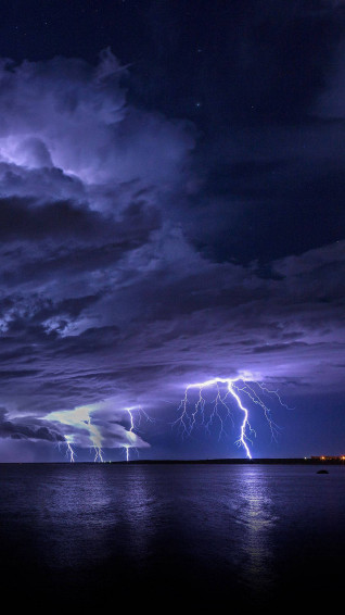 Aesthetic Lightning 41znxp4wd0kjdl33 Wallpaper