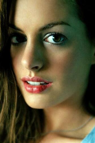 Anne Hathaway iPhone HD Wallpaper