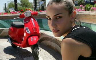 Vespa Scooters Of Celebrities And Hot Hollywood Stars Wallpaper