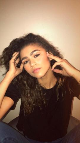 iPhone Zendaya Wallpaper HD