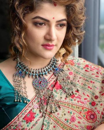 Srabanti Chatterjee HD Wallpaper Desktop Background