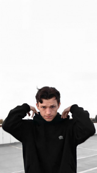 Tom Holland Wallpaper
