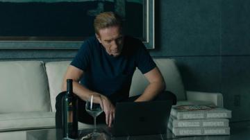Justin Wine And Apple Macbook Laptop Of Damian Lewis As Robert