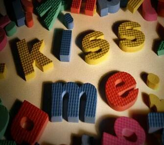 Kiss Me Android Wallpaper HD Phone