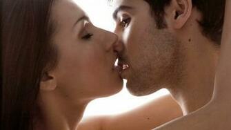 Boys Kiss Girls Awesome Wallpaper