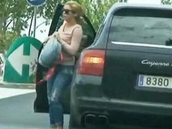 Shakira Takes Classes In Barcelona Streptease Wallpaper