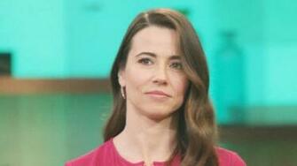 Linda Cardellini Wallpaper Image Photos Pictures Background
