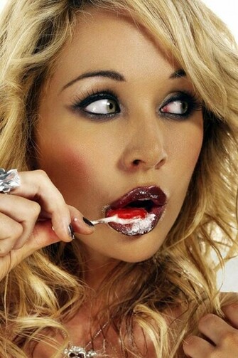 Emily Scott iPhone HD Wallpaper
