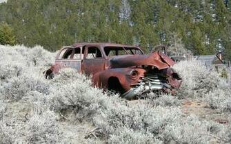 Abandoned Car Wallpaper