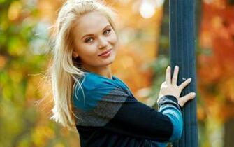 Pretty Blonde Wallpaper HD Picture 2toojha160 Araspot