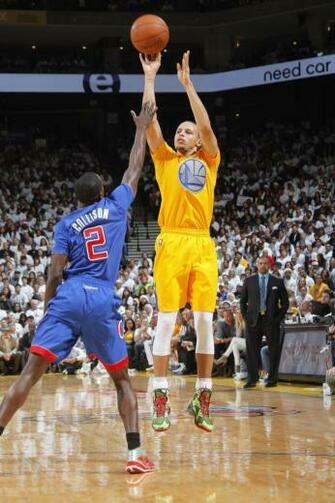 Stephen Curry Shooting The Art Mad Wallpaper